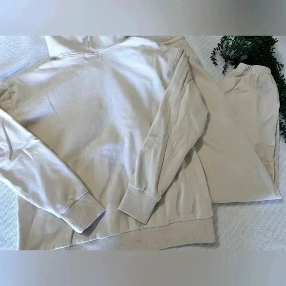 J80Fit Sweatshirt (Med) and Sweatpants (Large) Set in Bone - Picture 4 of 4